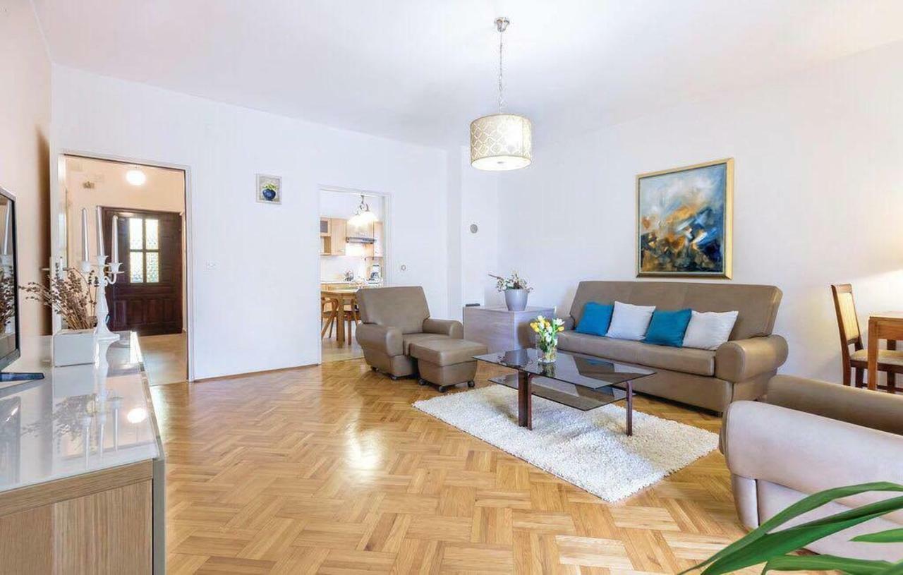 شقة بولا  في Apartman Eta المظهر الخارجي الصورة